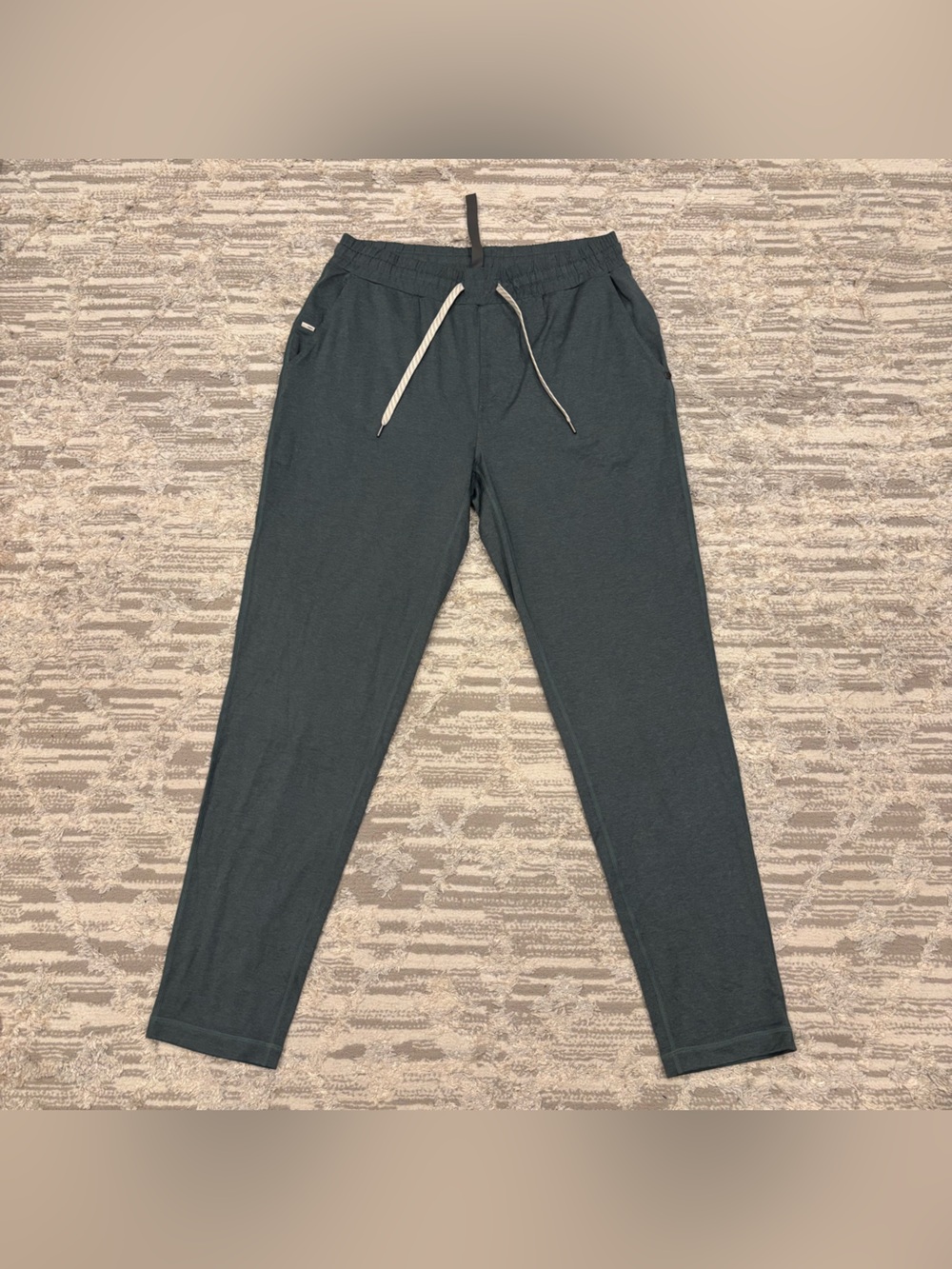 Vuori Ponto Performance Joggers Men’s Large DreamKnit Soft Stretch Comfort $110